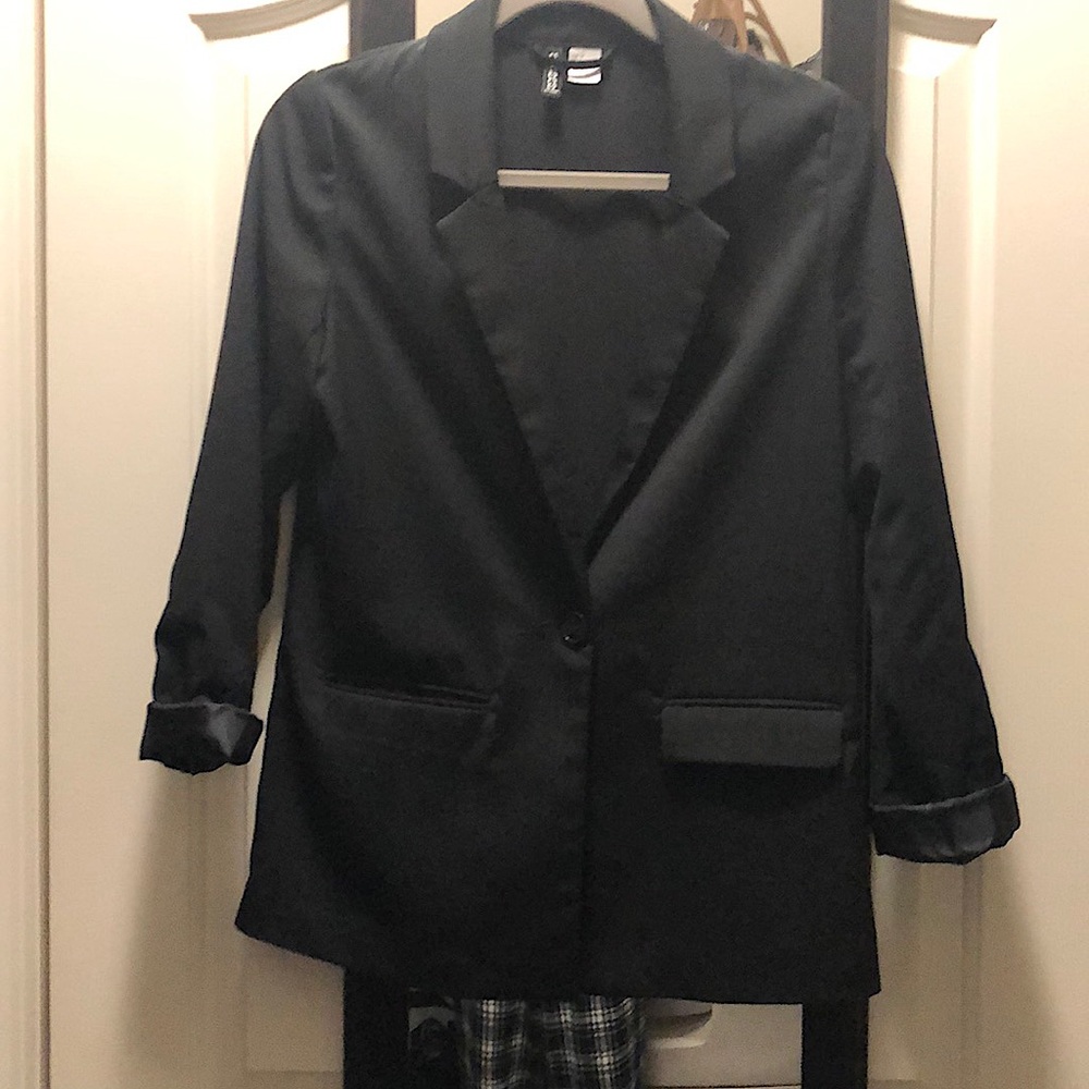 Black Blazer size 6 like new